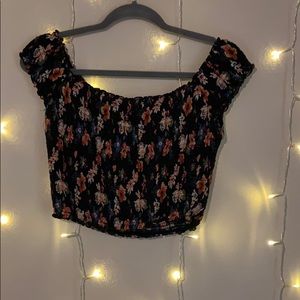 HOLLISTER - over shoulder crop top